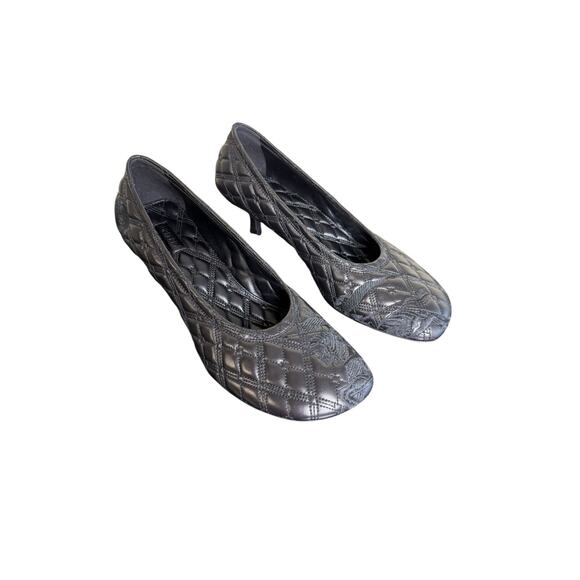 Burberry NWOB Baby Pump in Black Quilted Leather Size 39 - Picture 2 of 10